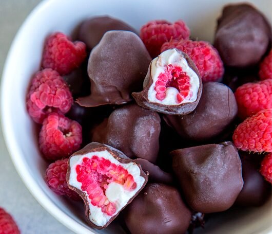 berries congelados con chocolate
